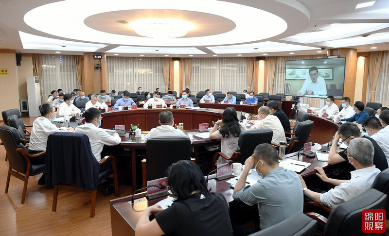 2022年5月25日，李云召開全市穩住經濟大盤視頻會  張莉  攝.jpg